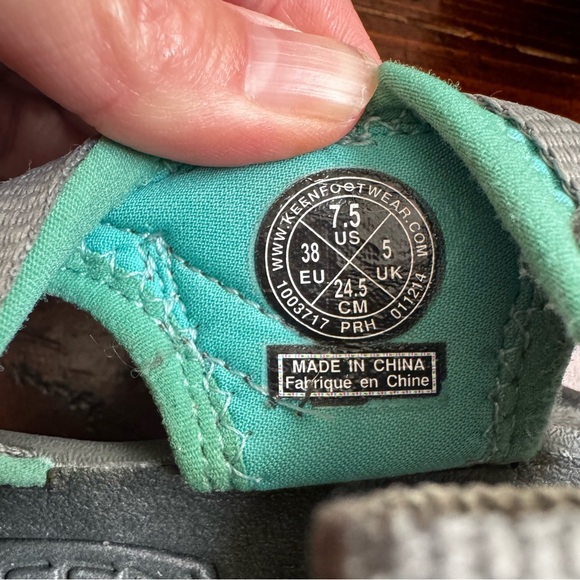 Keen‎ Whisper Sandals Women's 7.5 Gray Teal Waterproof Hiking Outdoor Shoes - Picture 4 of 7